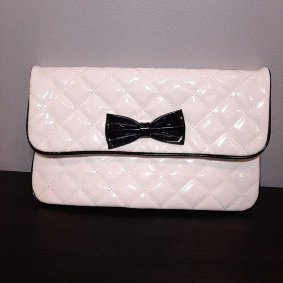 3/$20 FOREVER 21 Quilted Faux Leather Clutch Foldover Magnetic Purse Bag Ivory - Picture 9 of 10